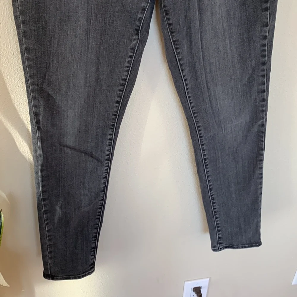 Levi’s high rise skinny black wash denim jeans - Picture 5 of 8